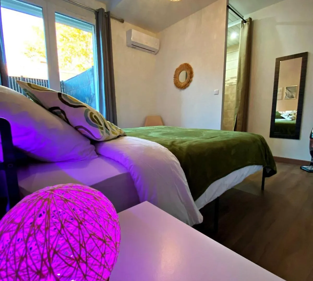 Appart Cosy I Centre-Ville Istres 0*,  France