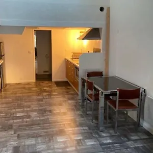 Appartement Joli Duplex En Centre De 40m2 Climatise, Istres